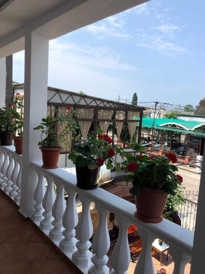 Nina Mini Hotel Gagra Exterior foto