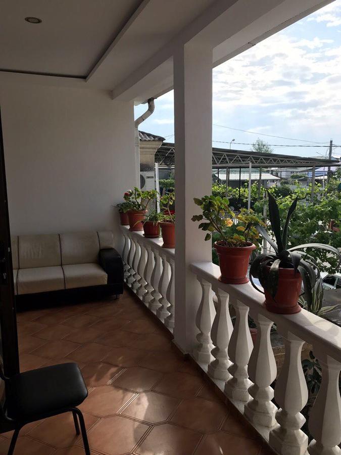 Nina Mini Hotel Gagra Exterior foto